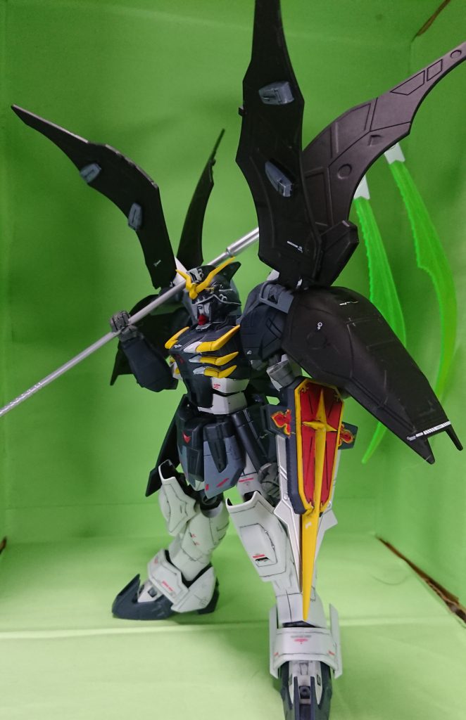 モールドがうるさいと埋められがちですが、わたしは気に入ったからそのままデカールは白い部分に多めに貼り黒い部分はステルスのイメージを壊さないように少な目に貼りました