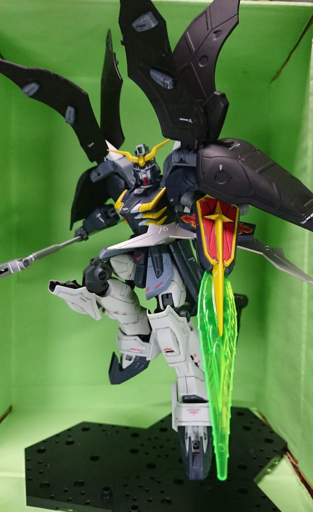 金メッキだった部品はメッキを落として黄色にしてます腕の肩から肘、手首をユニバースから使ってます。手はグリップ力を調整してるのでビームサイズの水平維持もできます