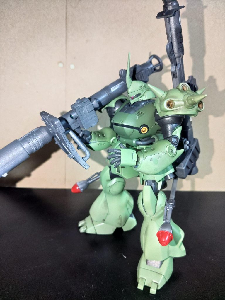 デカール前に、貼るとセンスないのでﾊﾟｼｬﾘ、貼る前の姿