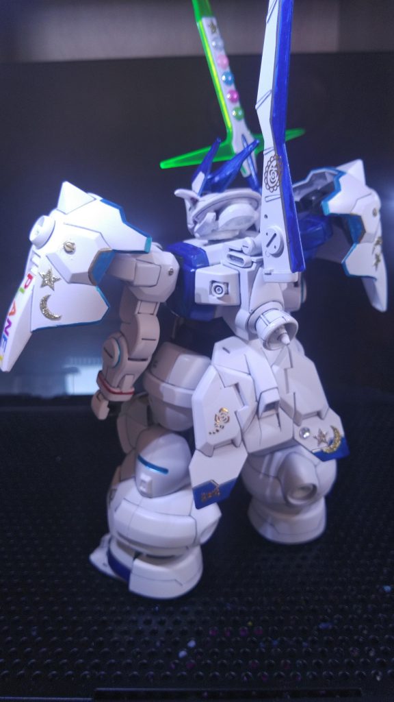 後背部はシンプルにアクセント程度