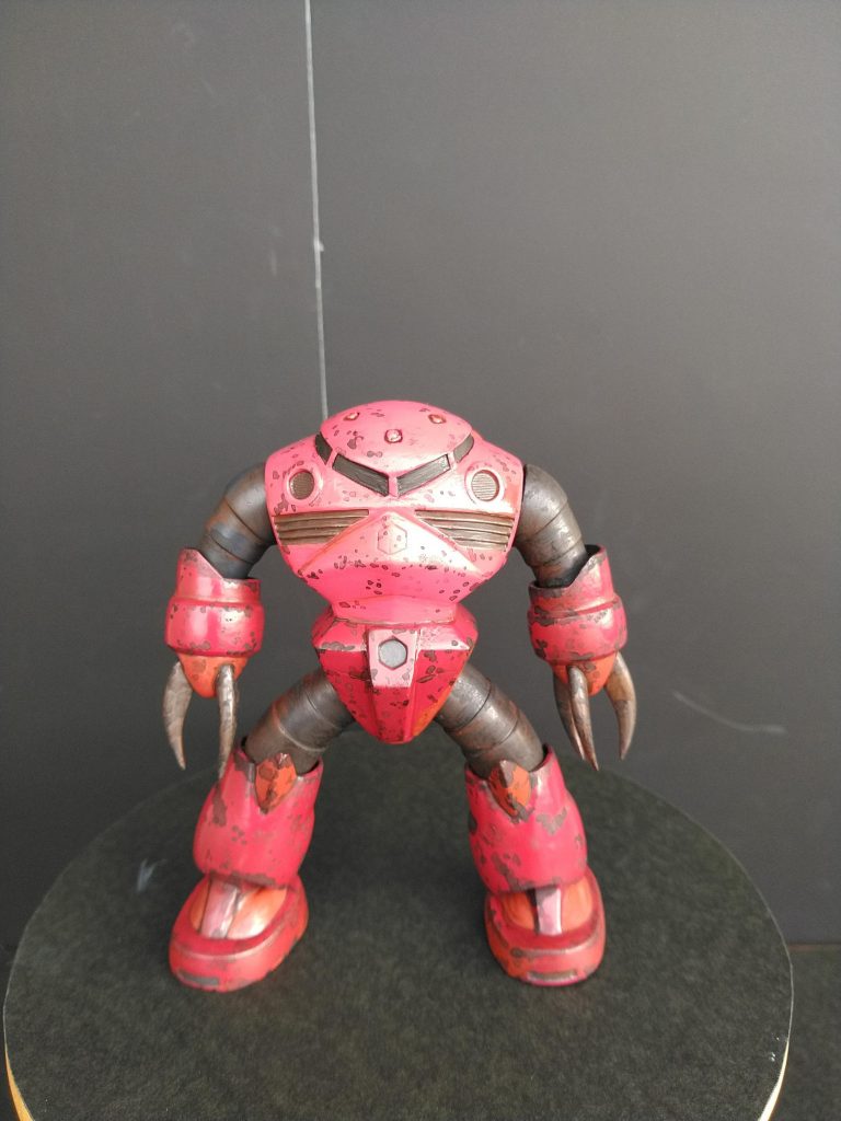 上から。寄り目のモノアイは削り取りました。