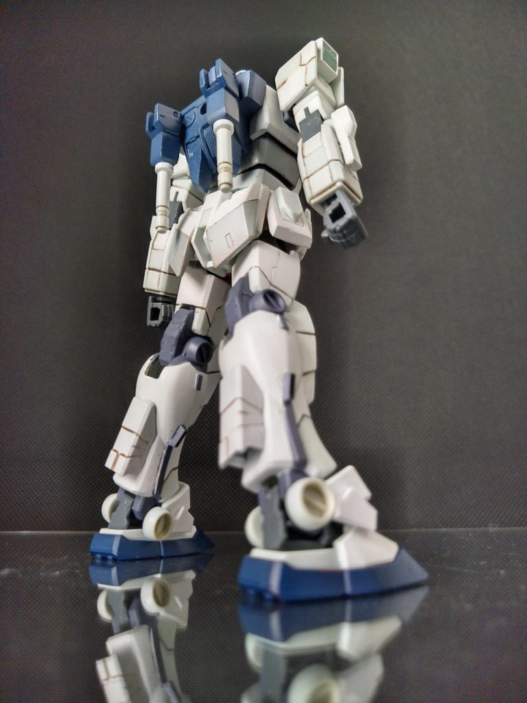 肩部、脚部等にスラスターを増設。WBのガンダムはあれだけの機動性があったのだが果たして必要だったのだろうか？推進剤をバカ食いしやがる！と親方がボヤいてます。