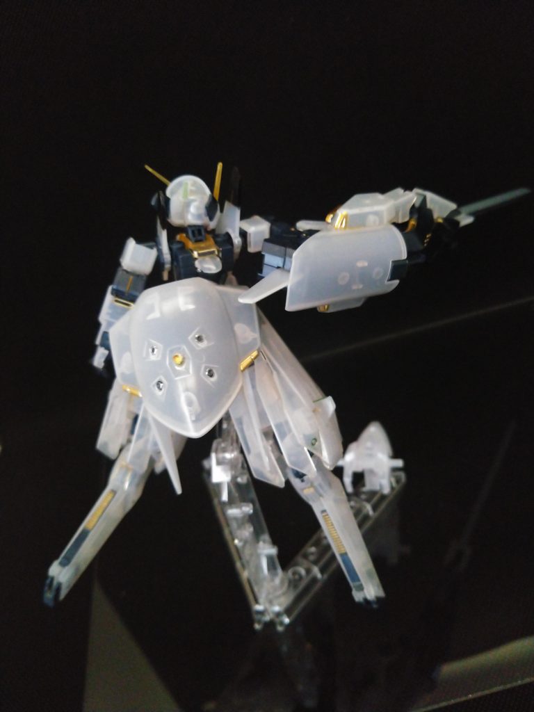 割とガッツリ装甲で覆われている為背面の情報量が寂しい・・・