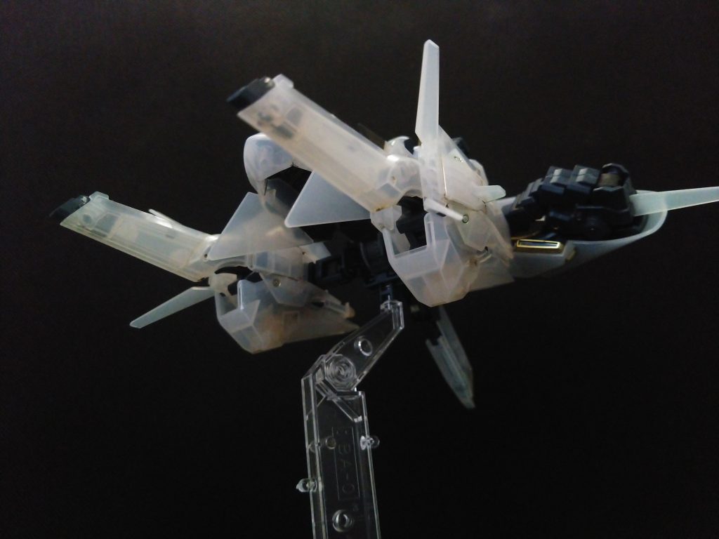 脚部だけ変形させれば半モビルアーマー的な格好良さが・・・?ほら、ディープストライカー的な( ̄▽ ̄;)