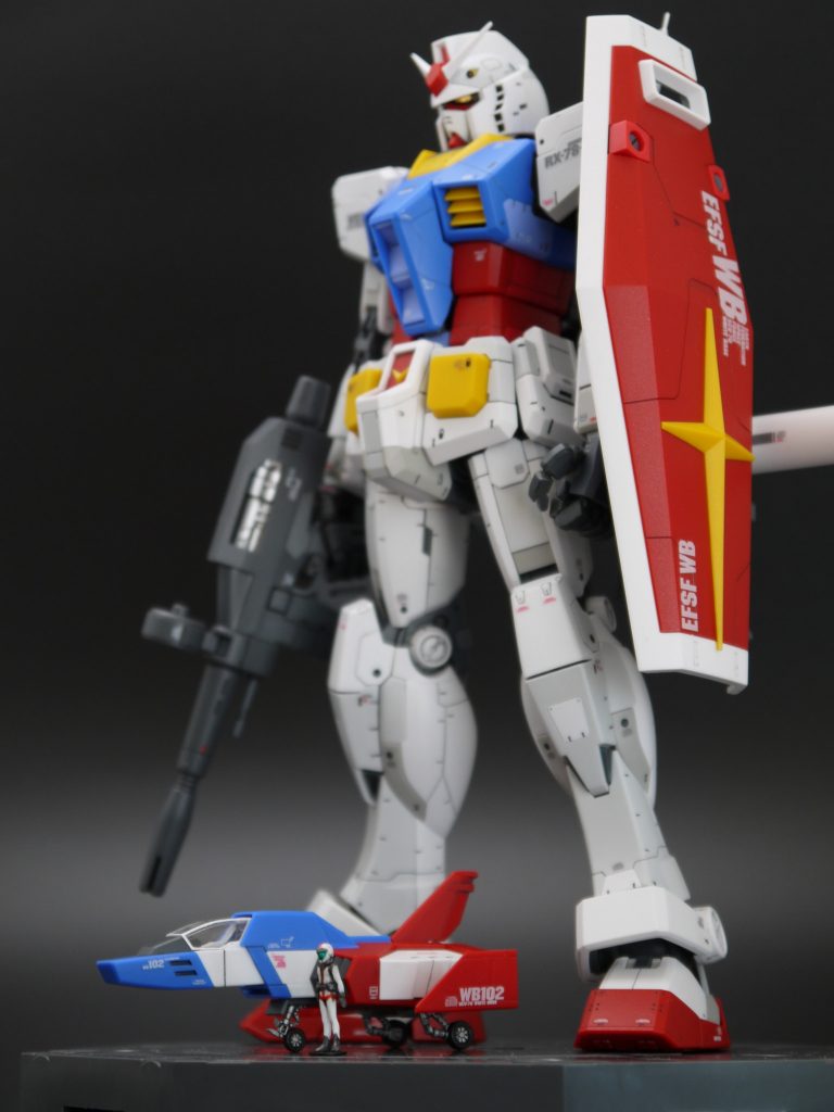 コアファイターやアムロ君も部分塗装+ツヤ消しトップコートの簡単フィニッシュです。タイヤ周りを塗り分けると、印象が変わります。