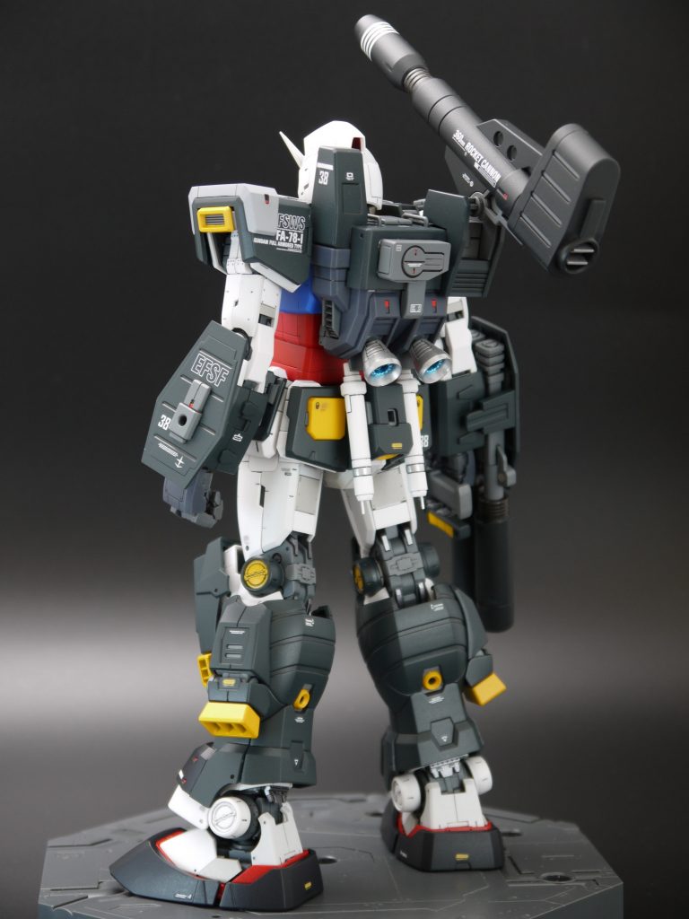 後ろ姿です。ランドセルは3.0と2.0では大きさがかなり違うので、3.0に合うようにプラ板でベースを作製しました。