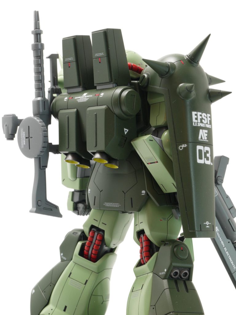 ■肩・腕・上腕1.5mm短縮・手をビルダーズパーツに変更　本当は角指ですが、手持ちに丸指しかありませんでした…。・右肩は元キットの左肩アーマーに切った貼ったで作製・左肩はプラ板でスクラッチ　丸く作る技量が無いので、角張っています。■ランドセル・上部ブロックはプラ板で拡大・バーニアを別パーツで大型化