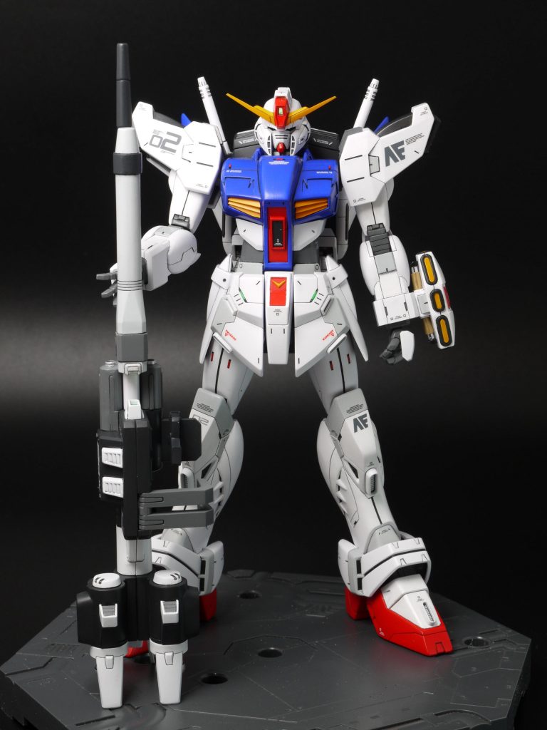 ネオガンダムはあまり全改修した作例を見かけないので、つくってみました。何とか最近のキットに並べられるくらいになったかなと思います。写真ではほとんどわかりませんが、ホワイトは下地の違いを拾ってしまい、黄色っぽいところと青っぽいところが出来てしまいました。(下地処理を少し手を抜いてしまいました)マスキング技術もまだまだです。スミ入れでゴマかしています。引き続き、修行して行きたいと思います。こちらもヤフオクは無事に落札いただきました。マイナー機の旧キットなので心配しましたが、需要はあったようです。ご覧いただき、ありがとうございました。