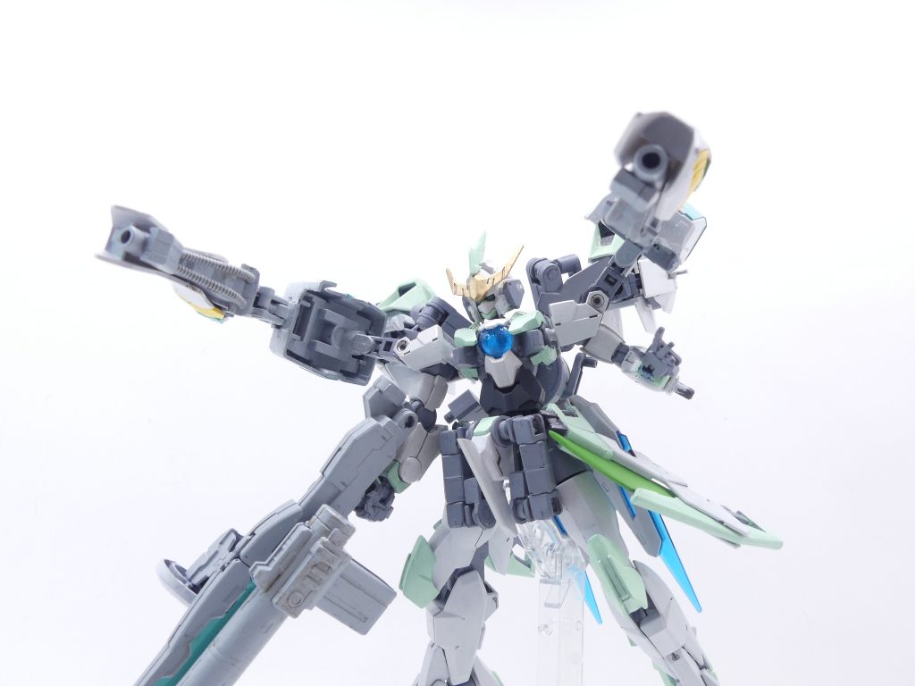 コンポジットGNキャノン:ガンダム・バルバトスの脚部をもとにビルドしたビームキャノン砲。マテウスに似たシルエットを形成する。足関節を曲げることで曲射も可能。