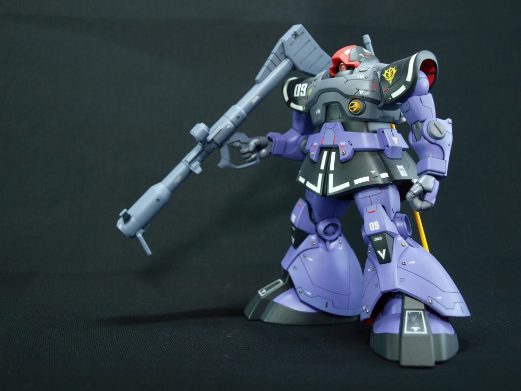 安定の仁王立ち。リックドムといえばビームバズですが、私的にはジャイアントバズの方がバランスが良くドムに似合っていると思います。