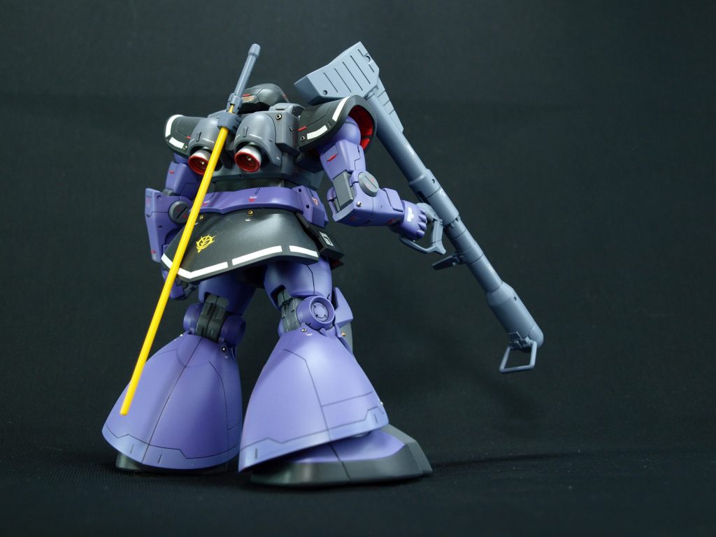 全体的に筋彫りとレッドチップ、メタルビーズでディテールアップです。局面の筋彫りには、曲面用マスキングテープ必須ですね。カラーはメインの紫は濃いめと薄めの色2色で塗り分けました。