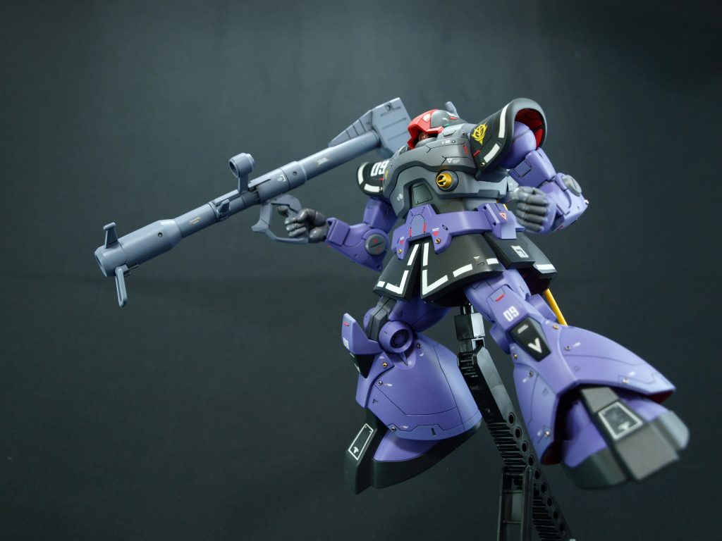 適当にポージングします。リックドムなので空間戦闘をイメージして。