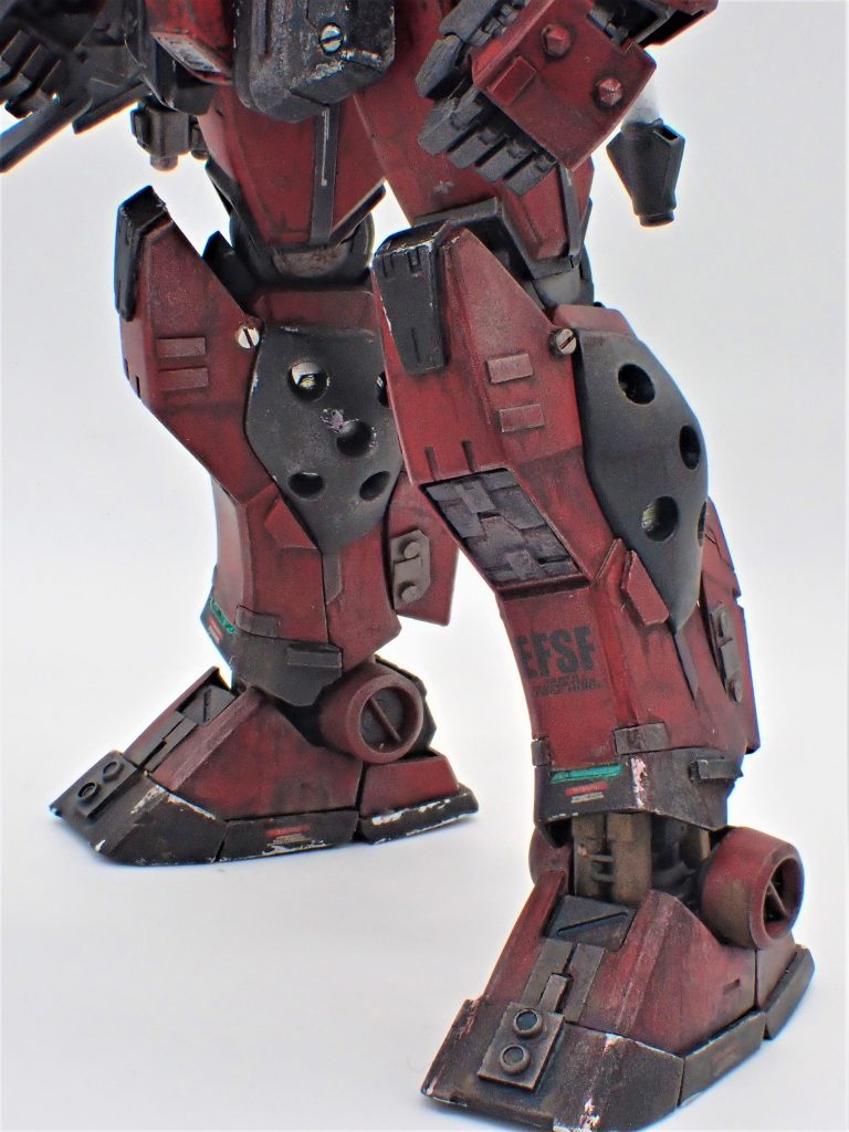 今回は行ったウェザリングは大まかなドライブラシの他に、墨入れペンで細かい汚れを描いてシルエットを浮かび上がらせるように意識してみた。