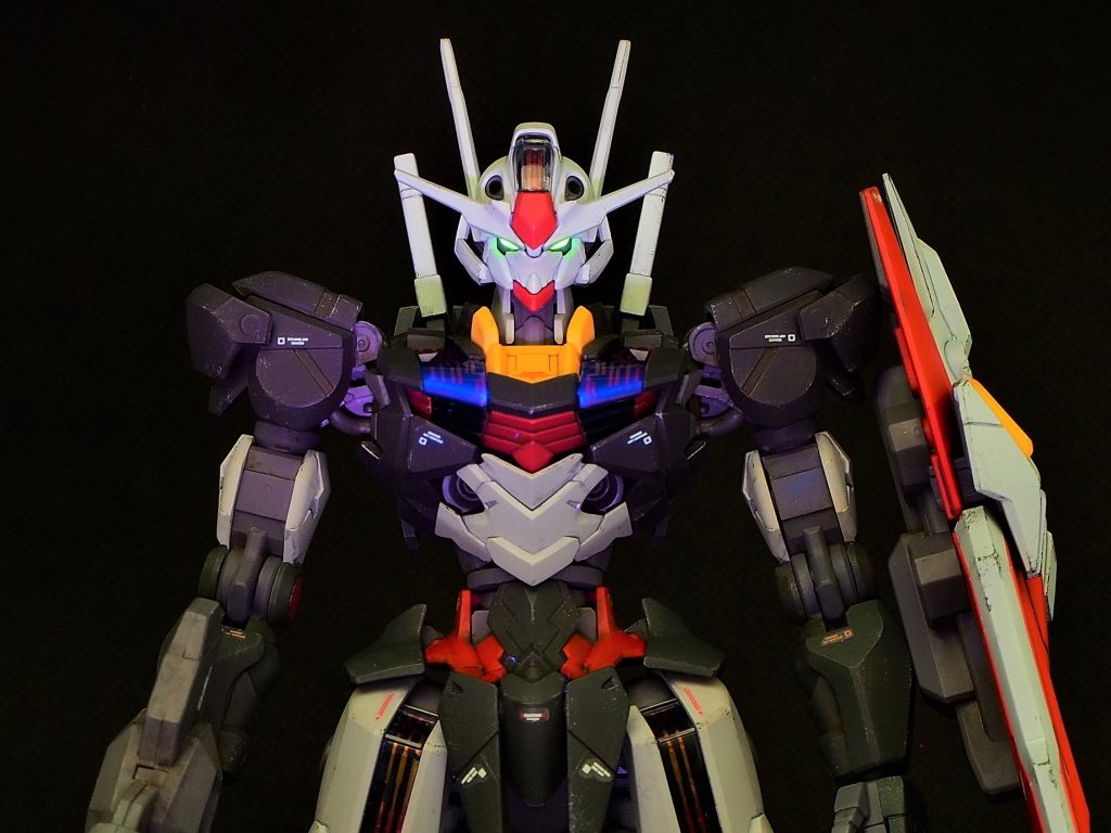 眼は蛍光イエローで塗装。ブラックライトでグリーン気味に光ります