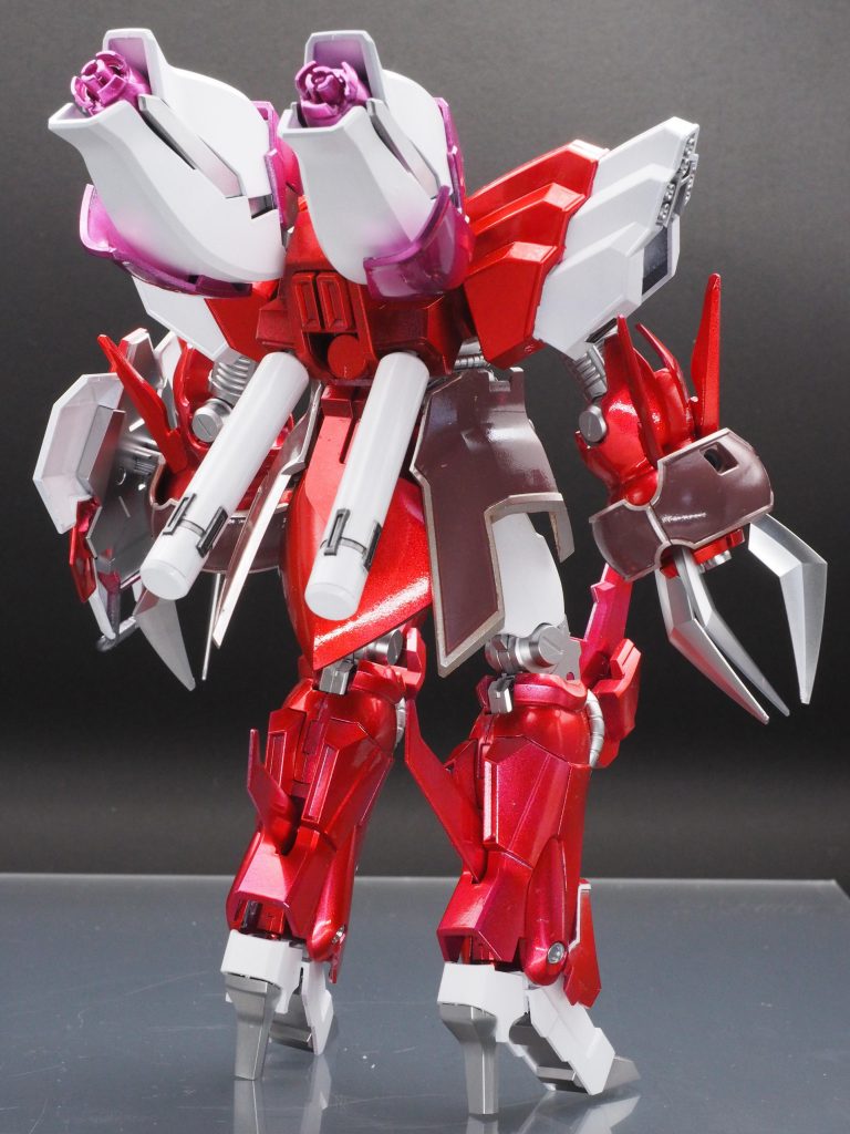 バックショット。このキットの最大の魅力はこのハイヒールですね。完全に炎の女皇帝を意識していますw重心が上に寄り過ぎているので、立たせるのも結構大変ですね。。(シールドも意外と重い、、)。アクションベースを甥っ子に上げてしまったので買わなければ、、