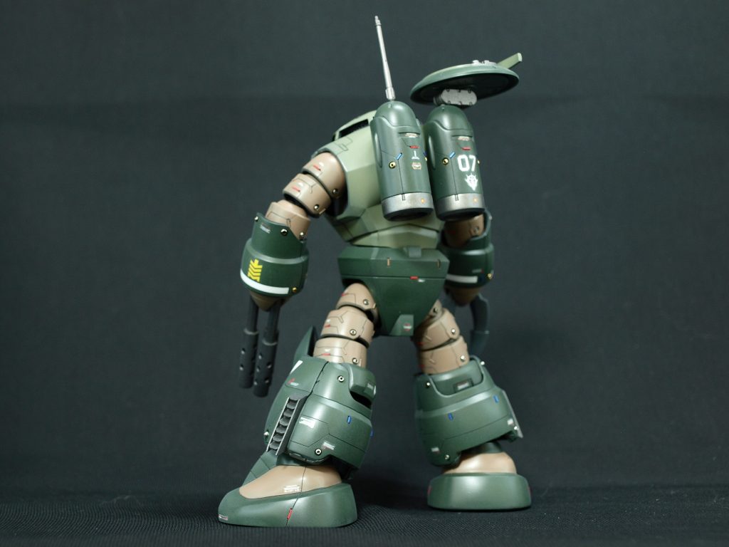 脚部に空冷フィンを増設したことで、上陸後の冷却効率ダウンを抑制し大出力を維持したまま高速戦闘の持続が可能となりました。