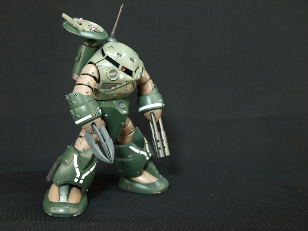 左右のクロー合体させた2個1の大型化したクローを装備し、接近戦闘能力を大幅に向上しました。