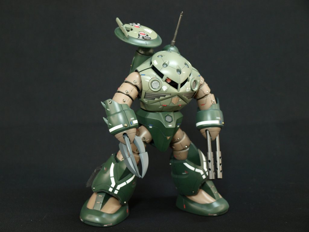 水中に特化した機体のため上陸後のレーダー索敵能力に乏しかったが、アンテナとレドームを増設し通信、索敵範囲の拡大を図りました。