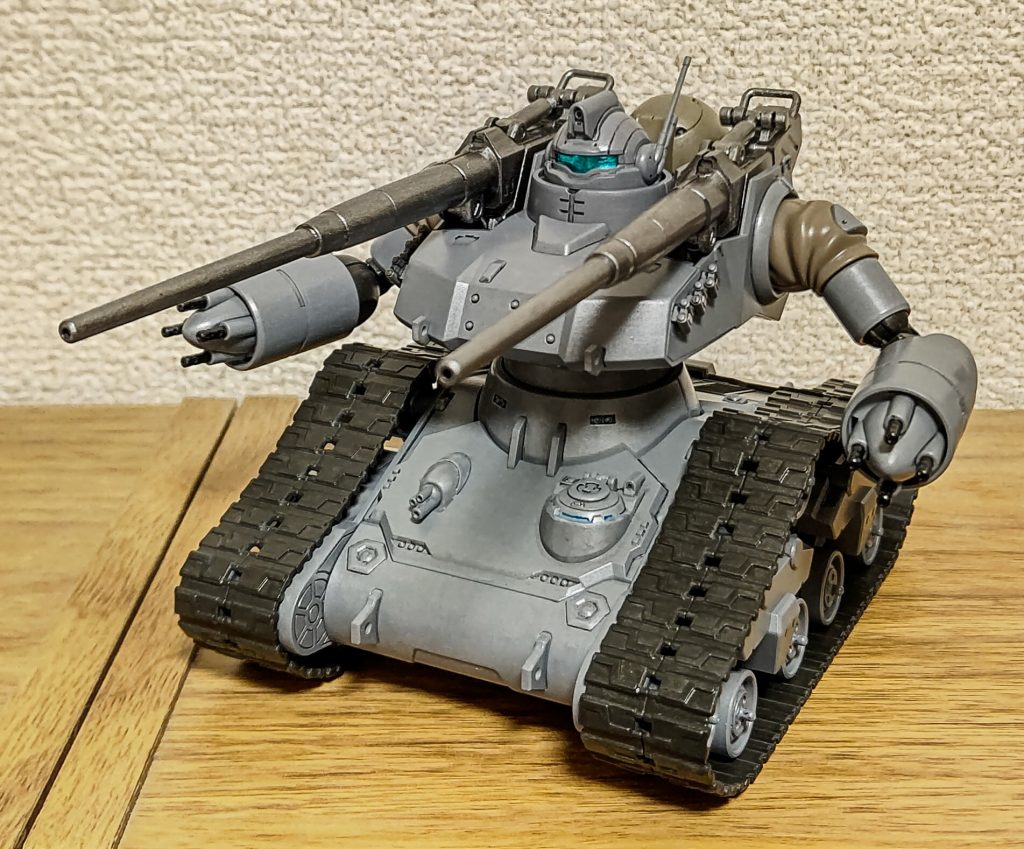 肩の防塵カバーのみ成型色まま。