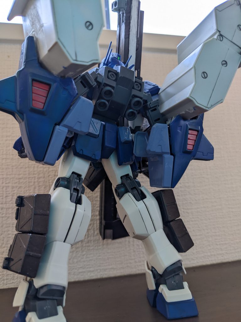 バックショットはこんな感じ。ウェポンラック逆さまで、そこに武器庫がついているのが確認できると思います。ただ、十字架砲が重すぎて完全に重心が右寄りになっているという不格好さ(笑)でもそれが良い!