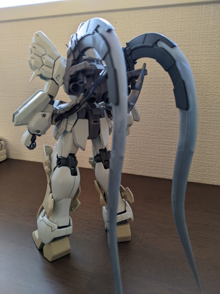 バックショット。4本の刃がクロスしている姿が個人的にお気に入りです。最終決戦はこんな姿だったんだろうな~という妄想を掻き立てます(笑)