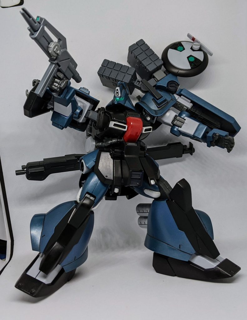 ジェガンタイプのビーム・ライフルが余っていたので装備させることに、バイザータイプのメインカメラにしただけに似合ってる気がします。