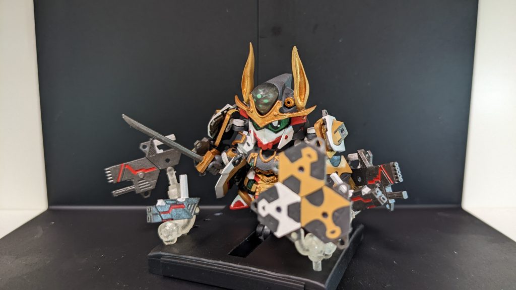 本体各所に装備、分離して4丁のガンビットとシールドを遠隔操作。タヌキガンビットの数が多いので、額及び身体各所の蓄光パーツが発光。https://twitter.com/amitotari0316/status/1576106210872373249?s=20&t=1ryTrtctqlCjV2V3LGAqbg