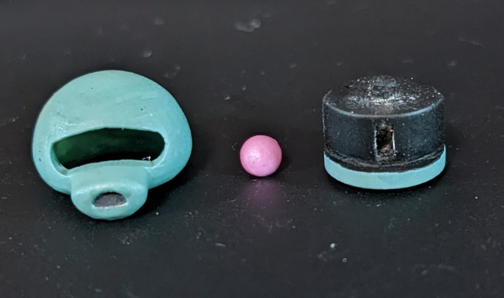 3パーツでモノアイが上下左右に稼働。