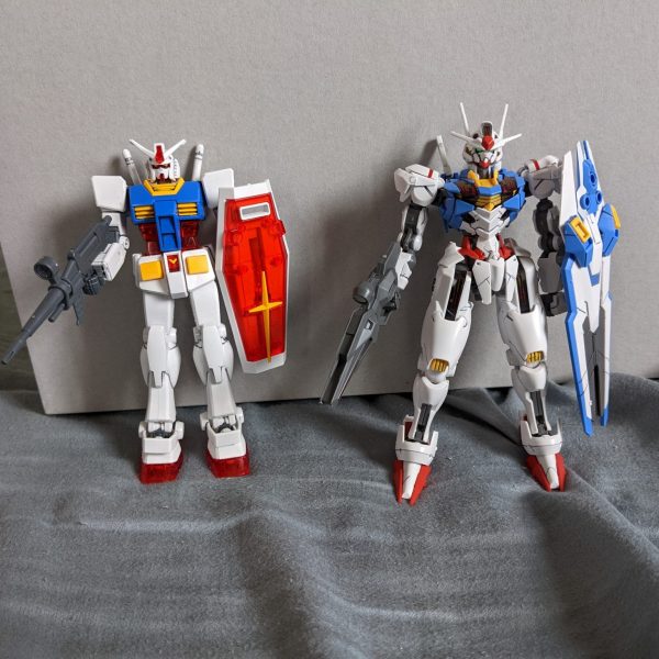 初代ガンダムと最新ガンダム