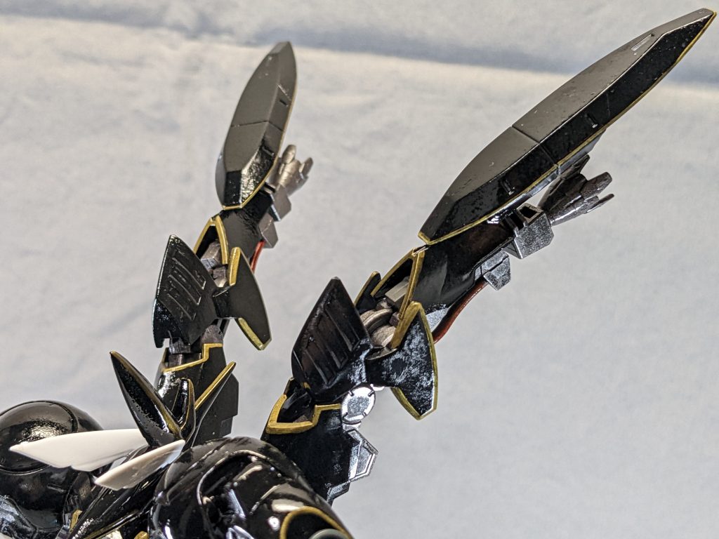 余った足で背負いものを。先端にバーニア。