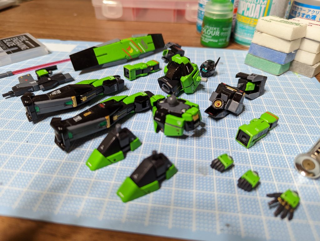 トップコートも本物のNinjaを参考に光沢とつや消しを使い分けています。