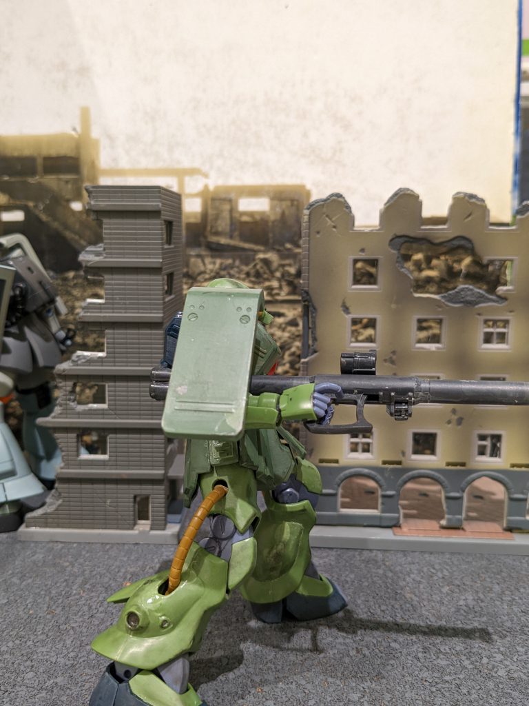 現地の反地球連邦ゲリラ部隊。かつて、地球侵攻作戦後ジオン軍とは協力関係であった。ガルマ・ザビの指揮のもと、現地のゲリラ部隊に旧式化したザクやグフなどの提供や生産ライン、戦闘のノウハウを提供。代わりとして地球の環境データや武器や資源物質の提供を行い、互いに連邦と戦ってきた。