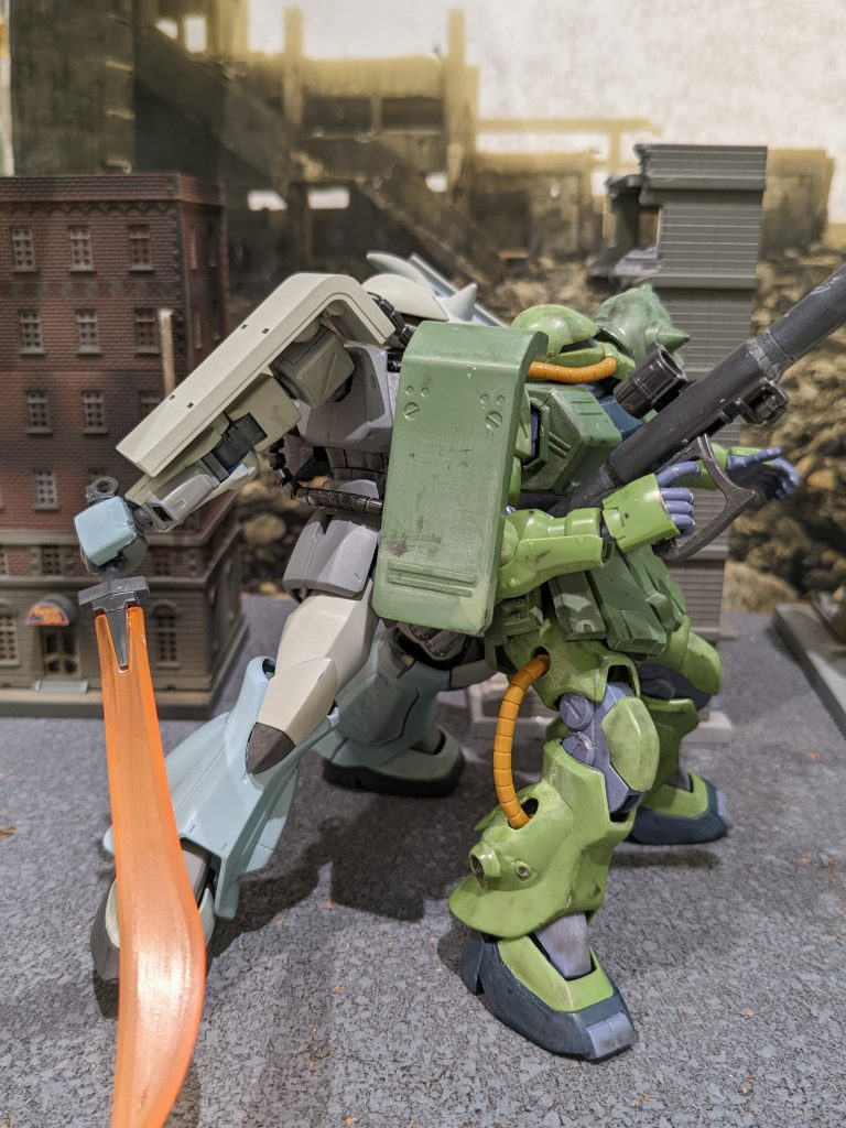 その後はジオン軍は兵器の提供を一方的に中止を発表しMSの没収や資源の略奪、徴兵令が始まる。極めつけは「アスタロス」ある反地球連邦ゲリラ部隊は、ジオンに対してスパイを送り込み、生物兵器「アスタロス」の開発の情報を入手。各地反地球連邦ゲリラ部隊は反旗を翻す。