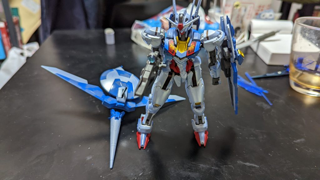 合体前追加パーツはSFSとしても使えたり、組み替えてクロスボウ等に変形する設定