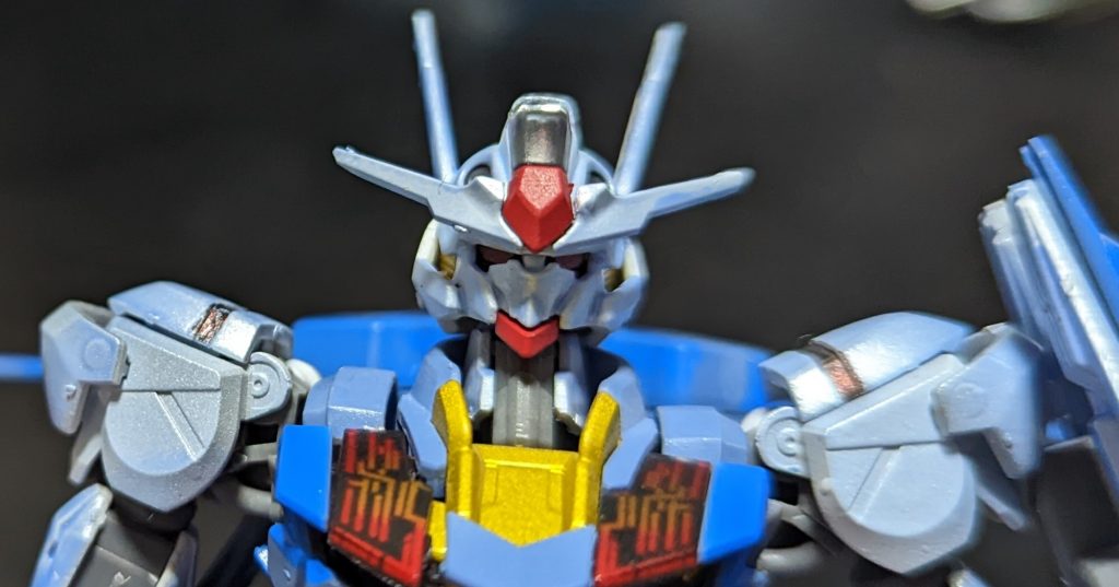 眼と肩ラインはセリアのミラーネイルパウダー(という名の模型用パールパウダー)で偏光カラーにしています