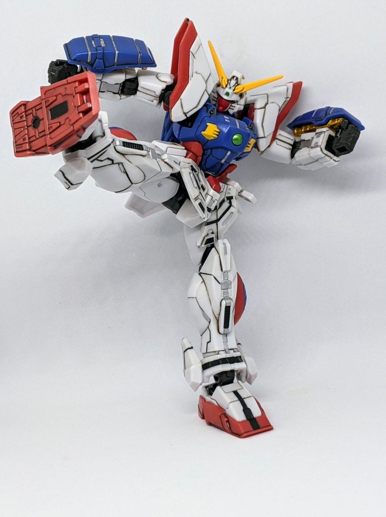 「お次はバトルモード!こちらももれなく再現が可能であり、素晴らしい可動域を活かし格闘ポーズもしっかり決めることが出来るのです!」一部差し替えでバトルモードも再現可能、この辺りもしっかり押さえてる辺り流石Gフレームです。