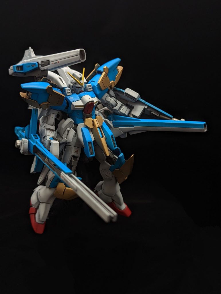 ロメロ「いいかぁウッソ。エネルギーの溜まった武器から使うんじゃぞ」ウッソ「わかってますよ。まったく、こんな強力な武器ばかりを持たせるなんて・・・僕一人で艦隊戦をしろって言うの」