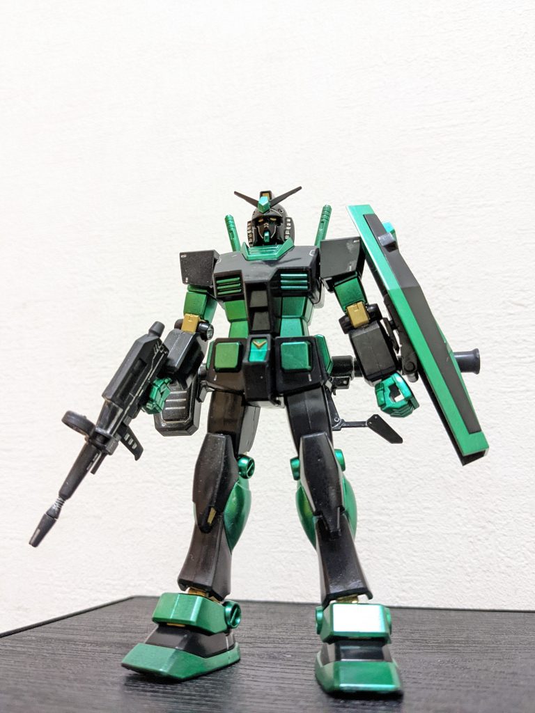 正面プレバンで以前に上げた量産型ザクを買った際、1個だと送料が勿体ないので😅コイツも併せて購入(ホントはガンタンクとグフが欲しかったんだけど、1日迷ってたら品切れたので次に欲しいザクを慌てて購入💦結局、後日在庫アリになったのでグフもタンクもゲットして積んでますが😅)。