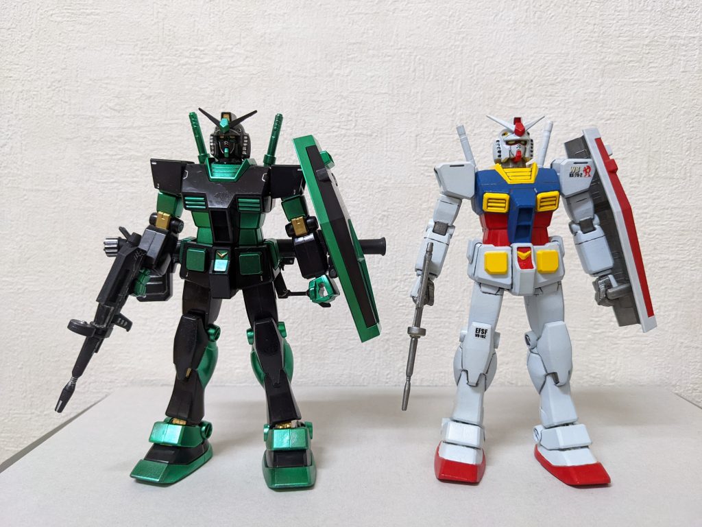 以下、いろいろ比較ノーマルカラーと筆塗り全塗装のFGと比較。合わせ目さえ気にしなければ、これくらいの体型バランスが、個人的には好みですね~😄