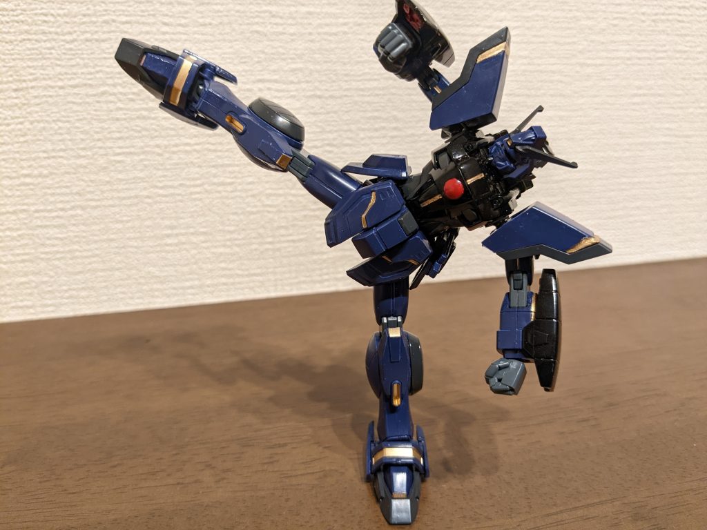 少々古いＨＧといえども、この可動範囲はさすがだな～と思いました。Ｇガン系はこういうアクションができてなんぼだと思う(笑)超級本編でも、１話ながら存在感の強い機体でした。 ここまでが超級にあったシェイディングガンダムイメージの作成でした。ここから先はＩＦ内容です。私的に、デビルガンダムコロニー化したネオジャパンコロニー内にシェイディングガンダムが保管されていて、ＤＧ細胞で強化されたら、デビルよりこっちがラスボスになったのでは？と考え、できたものがこちらです。