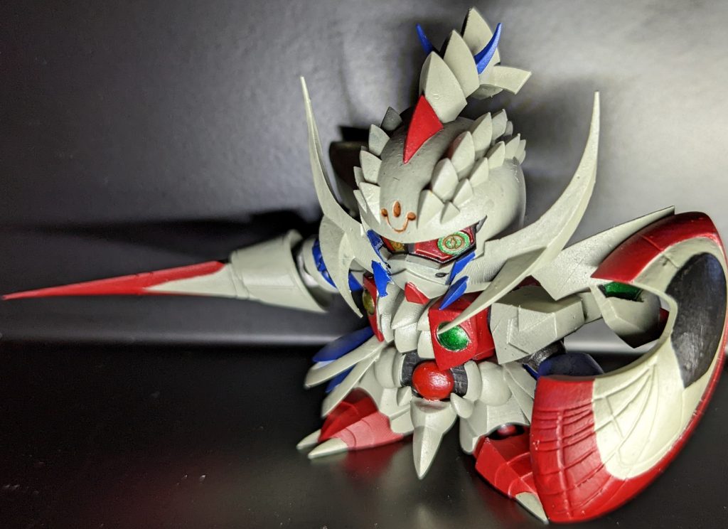 実はターンエー部分の対話人形は、竜本体が対話する者の恐怖を煽るために作り出したイメージ。立体物として見栄えから冥光騎士ターンエーの剣と盾を装備させてますが、ばるたんさんの設定には無いものです。