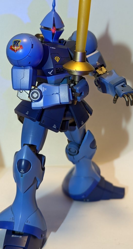 このサーベル、キット標準のLEDで光らせることが可能!（電池無かった！）