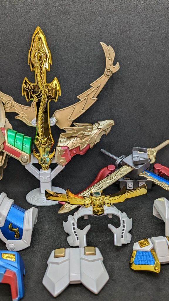 付属品一覧、小手とか入りきってません。デカすぎて・・・