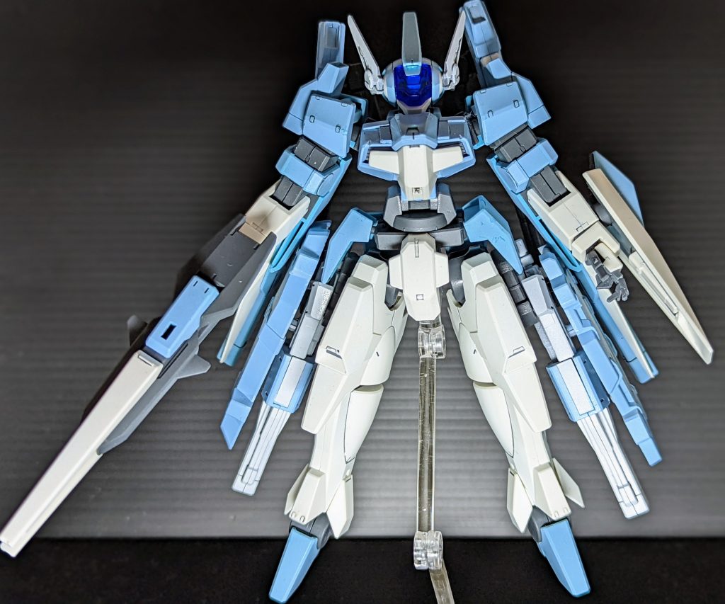 正面からです。背中とサイドに武装追加しています。