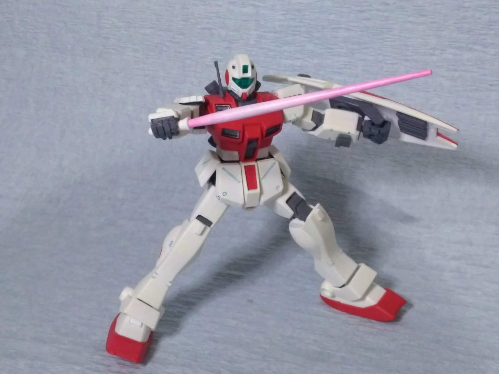 ビームサーベルは白一色なので塗装しました。ビームサーベルのグラデ塗装も初めてでした。大変だったけどが、コレも初めてにしてはまあ良く出来たと満足です。