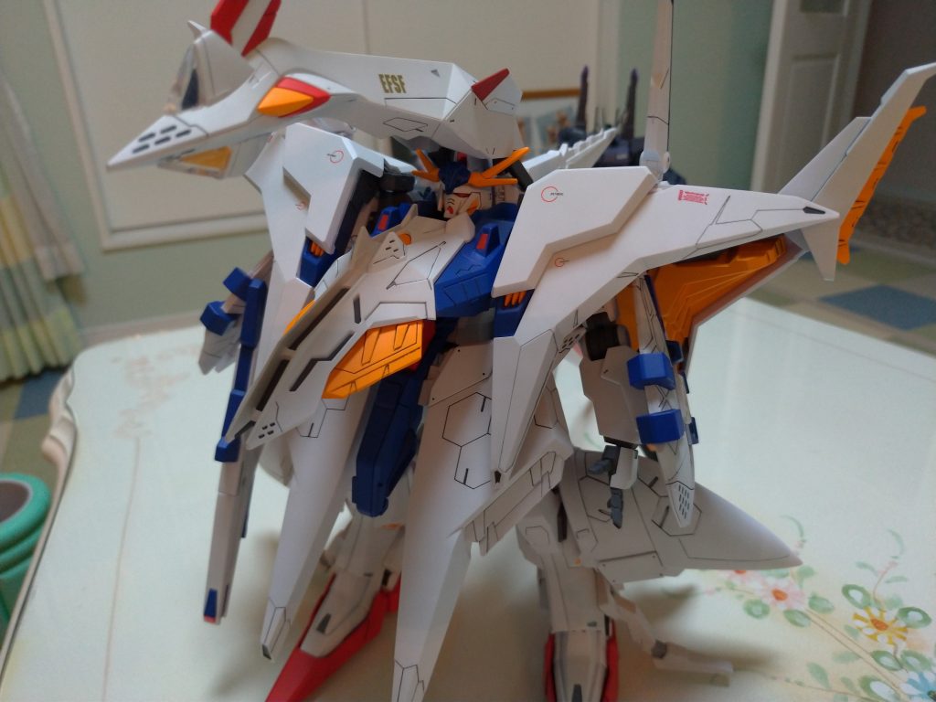 本体の青は調色しましたが初めて納得出来た色が完成しました(^^)赤と黄色も白のサーフェイサーを下地にしたのでとても綺麗に発色しました♪