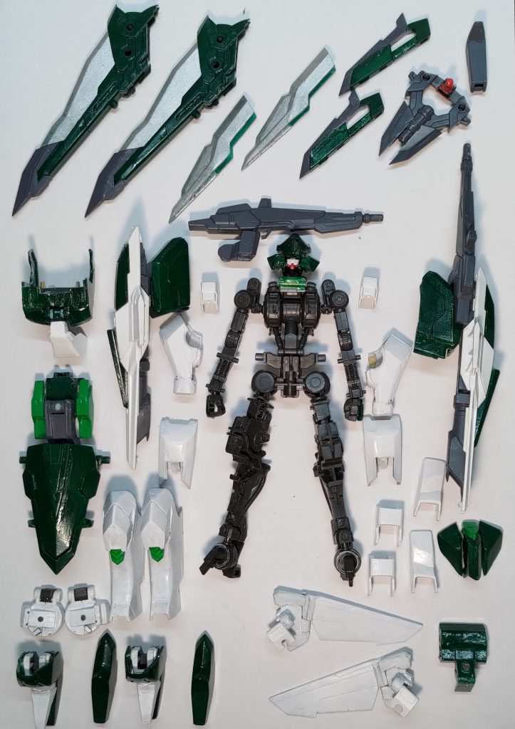 こちらを見ていただくと分かると思いますが、他の王の機体と比較して、かなり装甲部品が多いです。右上の2つが余剰パーツです。基本の巡航形態では機首部分も垂れないため使用されません。また、色を変更しているのも王の機体の脳内設定によるものです。ここまで見ていただきありがとうございます。依然として残りの王であるバラムの構想ができていない状況ですので、気長に待っていただけると幸いです。