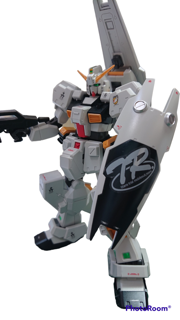 合わせ目を隠すようシールド取り付け(笑)