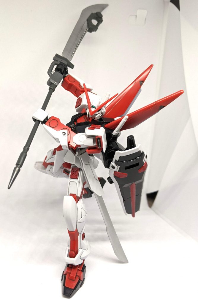 グランドスラムR（リブート）「ストライクガンダムが運用したグランドスラムを再設計した武装、M1アストレイでも使用可能な様に軽量化されグリップも延長されている他、再設計時にソードストライクの戦闘データが使われており、本機にもデータがインプットされている事で扱いやすい武装となっている。」システムウェポンのヒートソードが余っていたので、試しに装備させて見ると割と似合っていたのでそのまま装備させてみました。