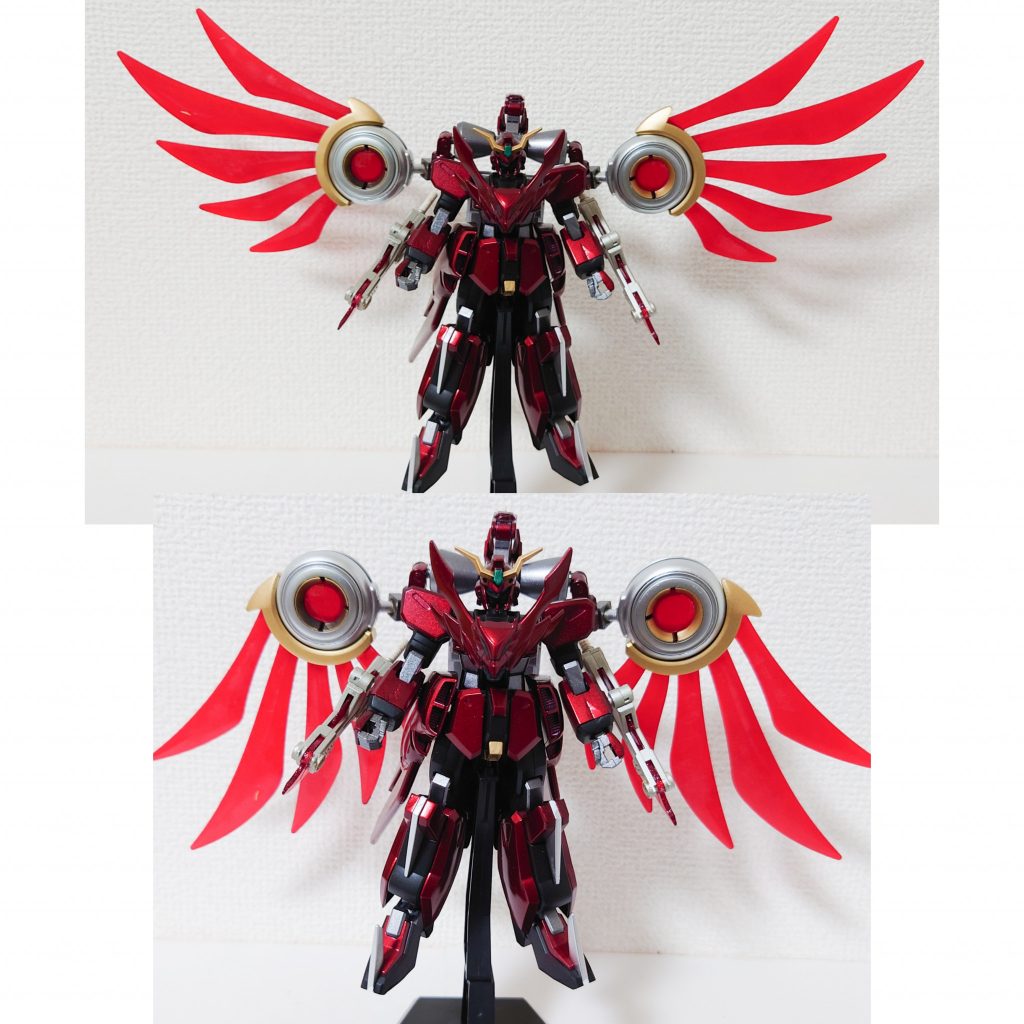 翼はスライドして展開します。